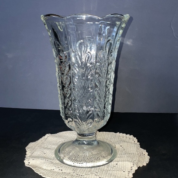 EO Brody Footed Glass Vase USA Vintage Floral Collectible Glassware - Picture 3 of 8